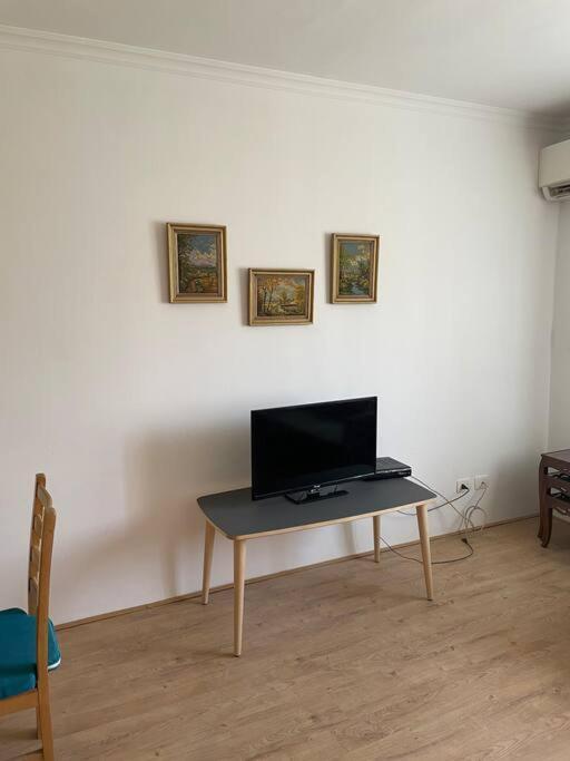 Apartment Stylish 2 Bedroom In Rehab 1
