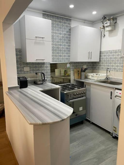Stylish 2 Bedroom In Rehab 1 Apartment Cairo
