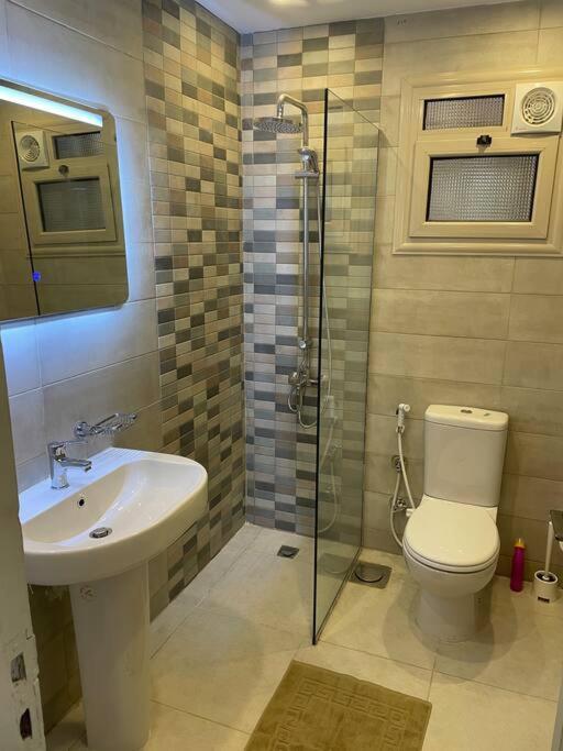 Stylish 2 Bedroom In Rehab 1 *